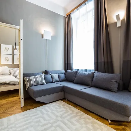 Sous Le Chateau * Budapest