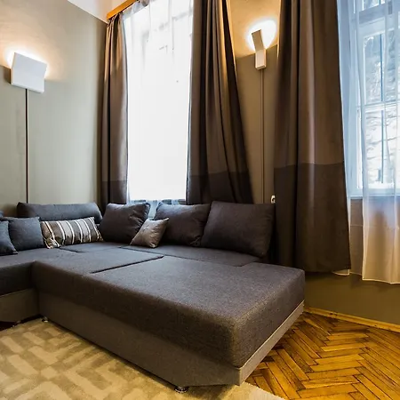 Sous Le Chateau * Budapest